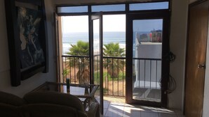 Casa, 2 habitaciones | Balcón