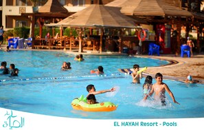 3 outdoor pools, open 9:00 AM to 6:00 PM, pool loungers