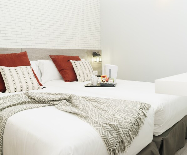 Quarto duplo (Interior) | Individualmente decorados, cortinas blackout, Wi-Fi de cortesia