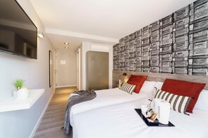 Décoration personnalisée, rideaux occultants, Wi-Fi gratuit