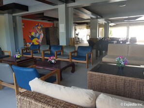 Área de estar no saguão