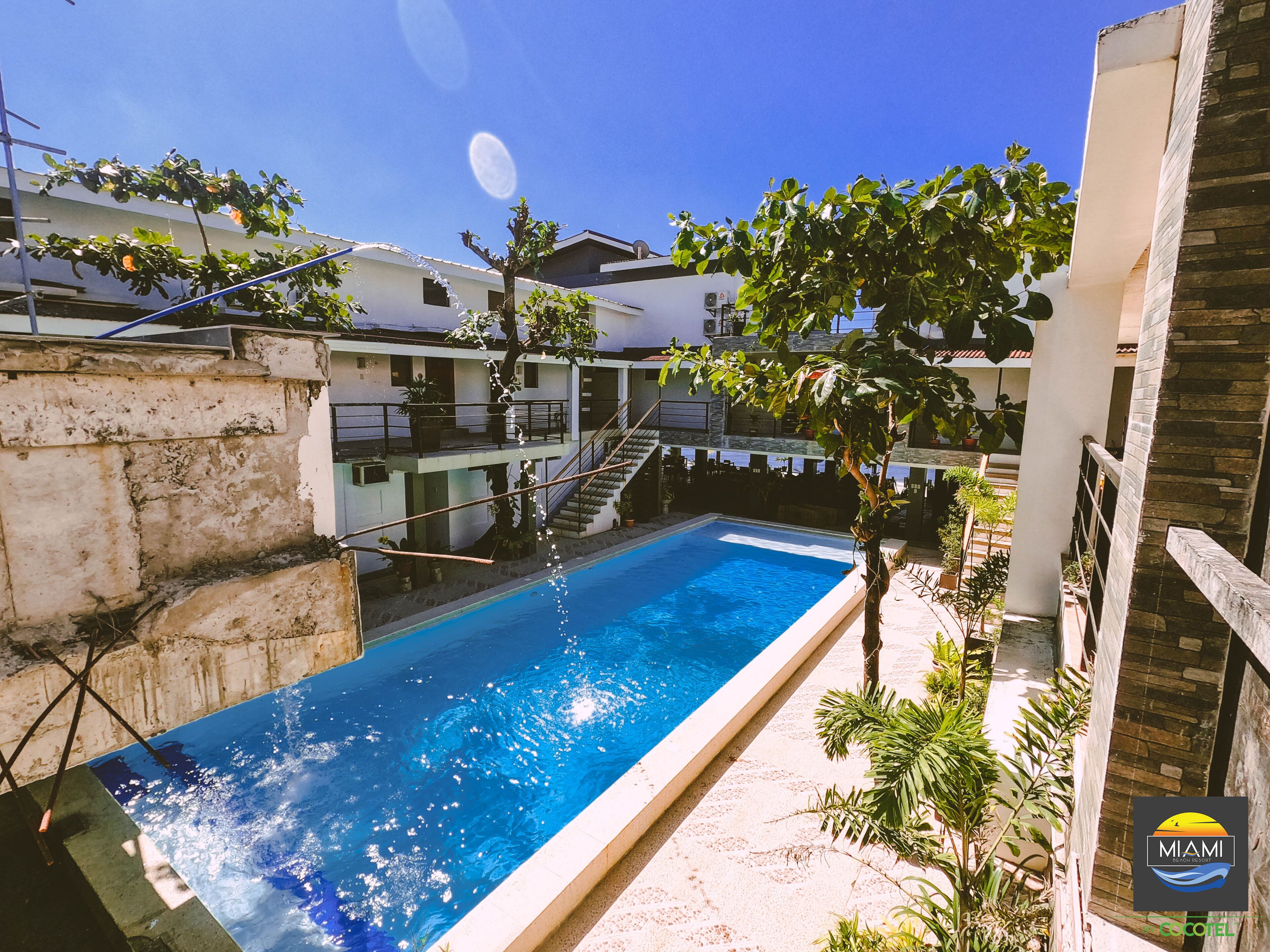 2 من حمّامات السباحة الخارجية