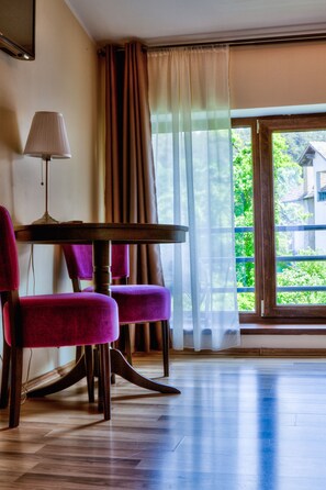 1 bedroom, minibar, blackout curtains, soundproofing - Studio ApartCity (Brasov)