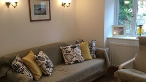 Bishopston House | Living room - Bishopston House (Swansea)