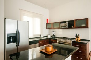 Fridge, microwave, oven, stovetop - Mak Nuk Village Tulum I' Clothing Optional (Tulum)