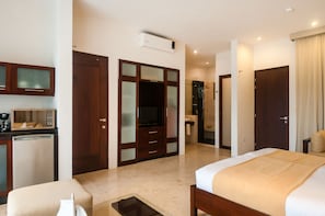 Exclusive-Studio, Whirlpool