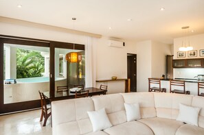 Exclusive Studio, Jetted Tub | Living area