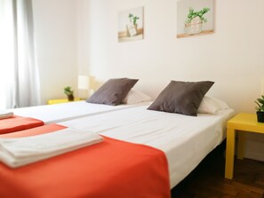 Blackout curtains, iron/ironing board, free WiFi, bed sheets - Castilho 63 - Hostel & Suites (Lisbon)