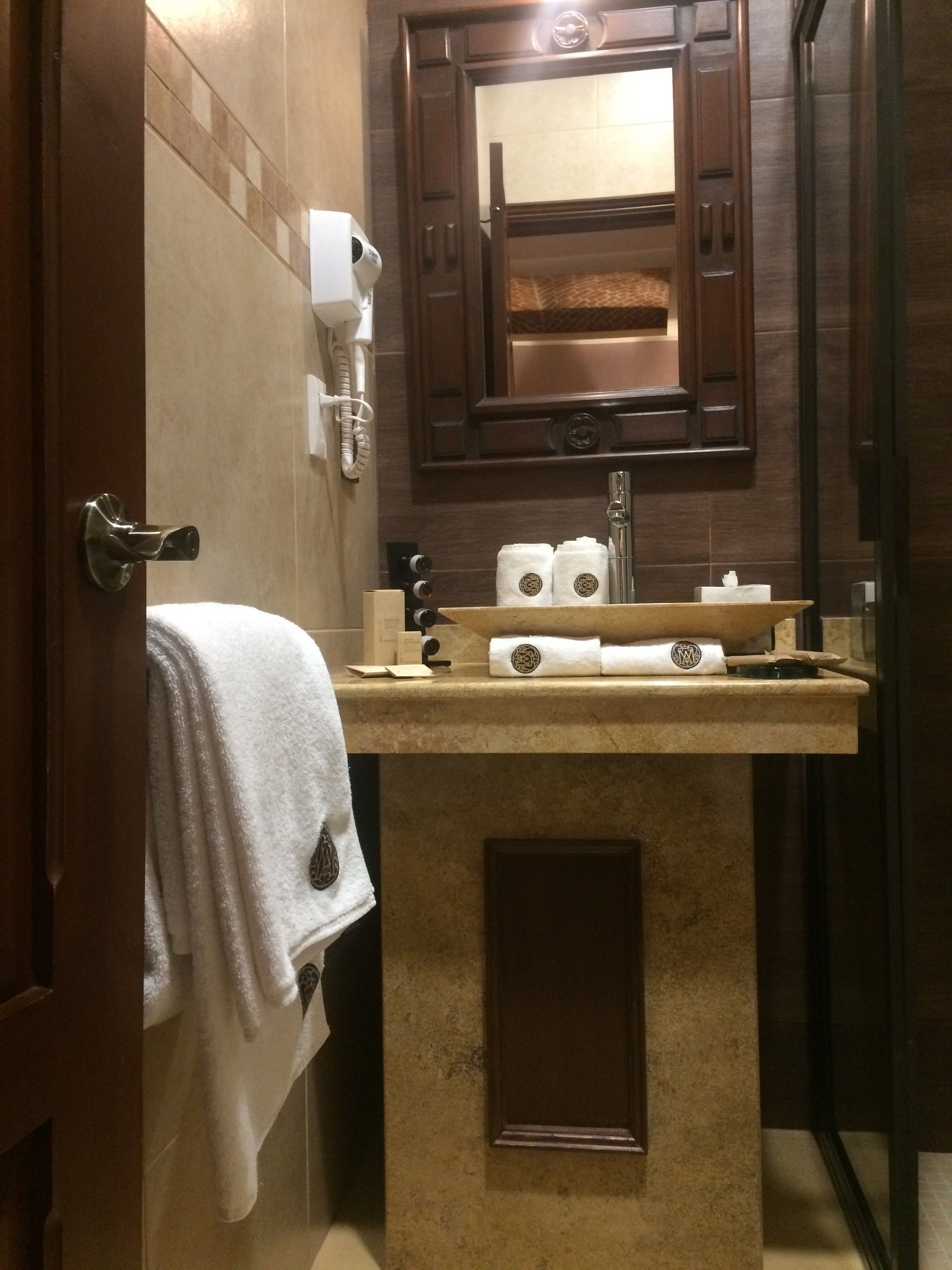 classic room | bathroom | shower, free toiletries, hair dryer, slippers