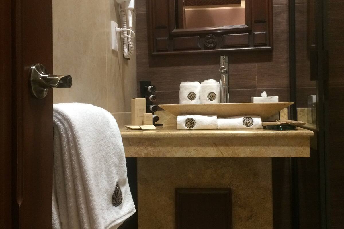 classic room | bathroom | shower, free toiletries, hair dryer, slippers