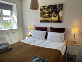 Habitación básica doble, baño privado | Wifi gratis y ropa de cama
