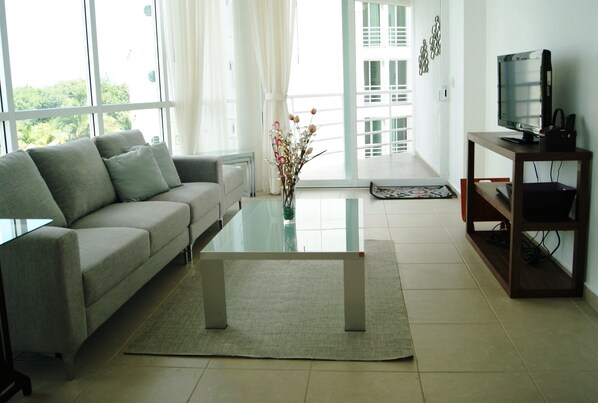 Deluxe Condo, 3 Bedrooms, Balcony, City View | Living room