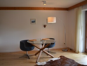 Studio, Balcony, Mountain View (Bergsteiger) | Living area