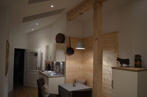 アパートメント 1 ベッドルーム バルコニー ガーデンビュー (Almwiesn) | 専用キッチン | 冷蔵庫、電子レンジ、コンロ、食器洗い機