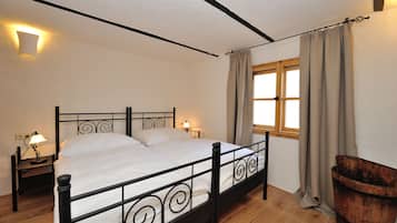 Apartment, 3 Bedrooms | Living room | Flat-screen TV
