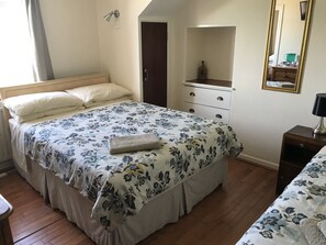 Family Room (2 Adults + 3 Children) | Bed sheets, wheelchair access