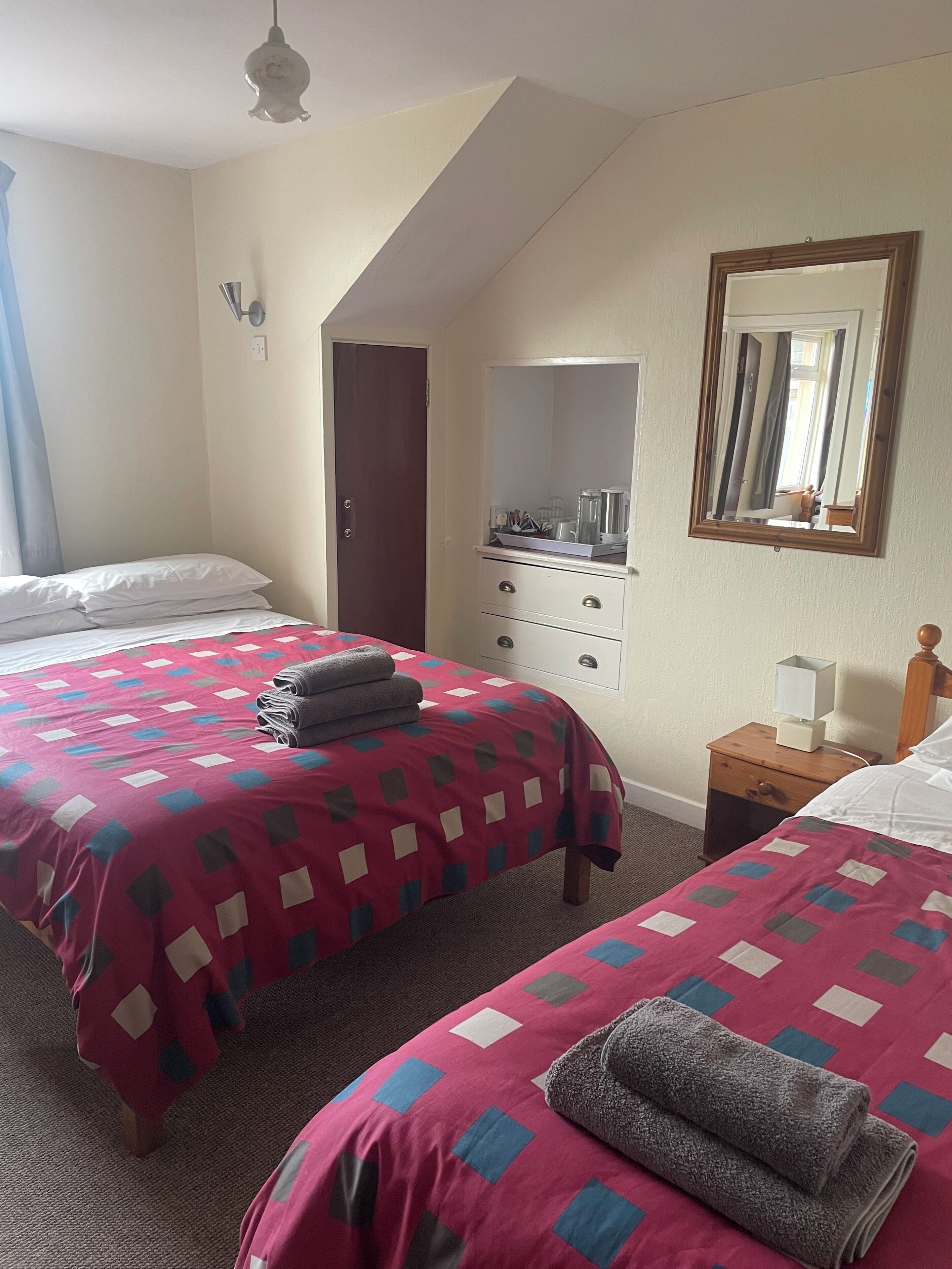Family Room (2 Adults + 3 Children) | Bed sheets, wheelchair access