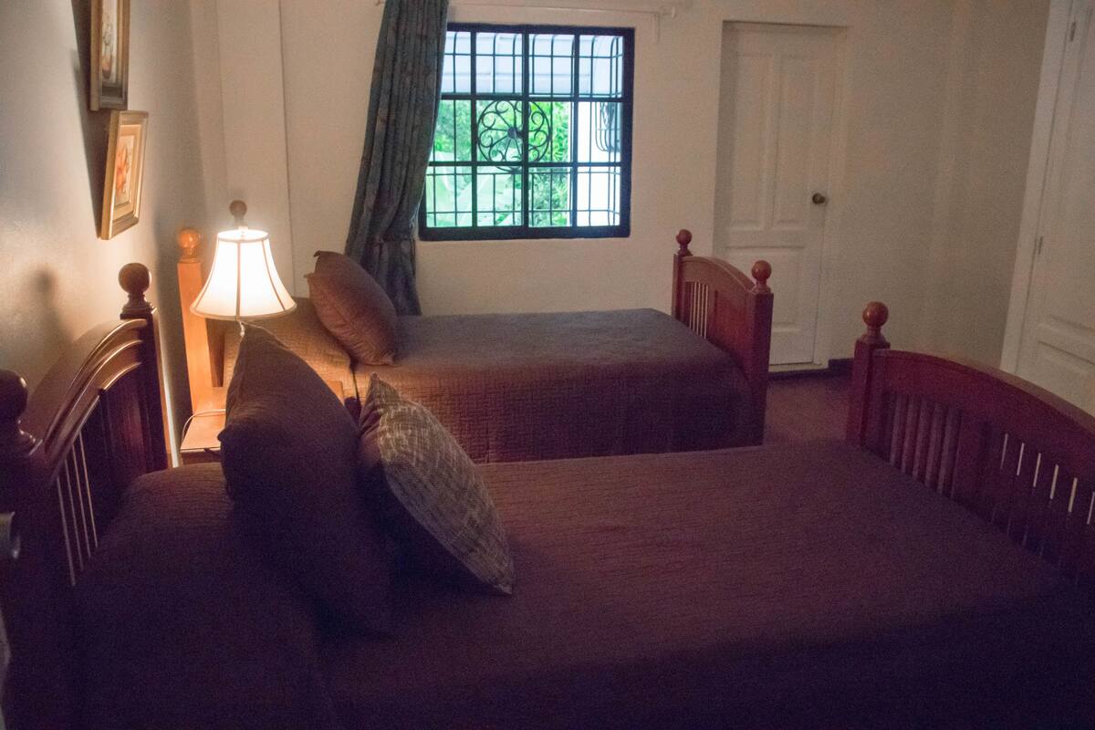 Classic Twin Room | In-room safe, iron/ironing board, free WiFi