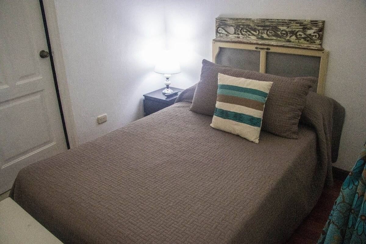Single Room | In-room safe, iron/ironing board, free WiFi