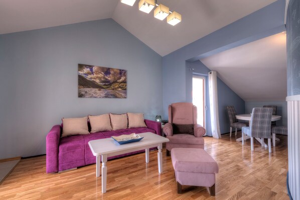 Blue Apartment, Attic | Wohnbereich