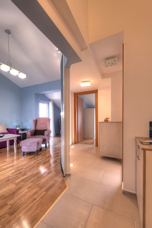 Premium bedding, soundproofing, iron/ironing board, free WiFi