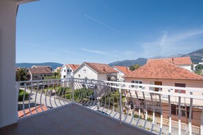 Blue Apartment, Attic | Balcon