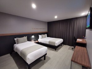 Phòng Tiêu chuẩn, phù hợp cho người khuyết tật | Két bảo mật tại phòng, bàn, màn/rèm cản sáng, phòng cách âm 