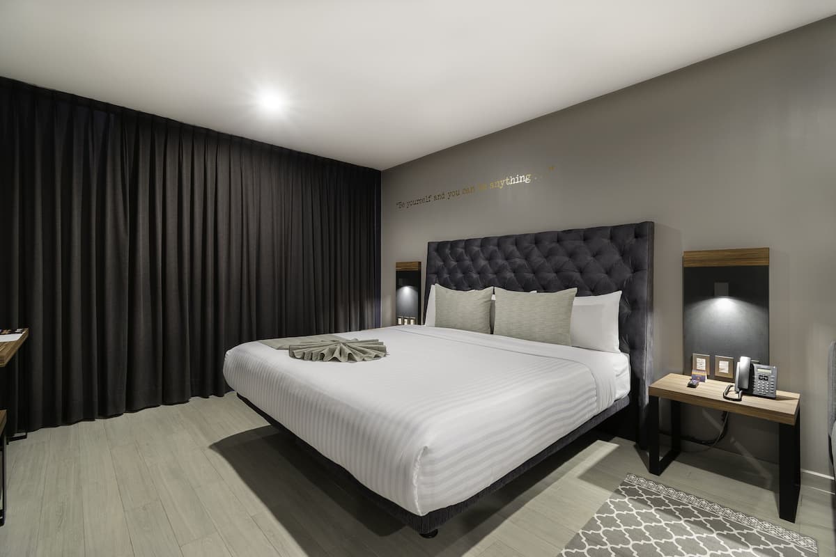 Superior Room, 1 King Bed | In-room safe, desk, blackout drapes, soundproofing