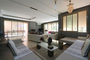 Deluxe Villa, Golf View | Living area | TV, fireplace - Villa Firdaous (Marrakech)