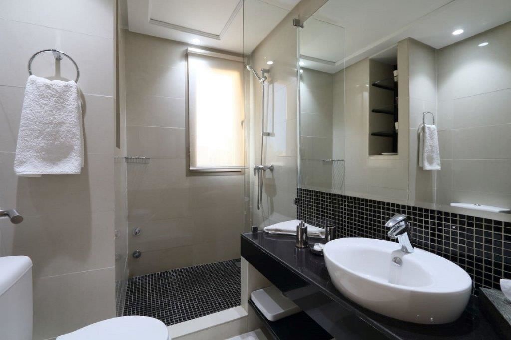 Deluxe Villa, Golf View | Bathroom | Free toiletries, hair dryer, bidet, towels