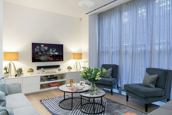 Deluxe Apartment | Living area