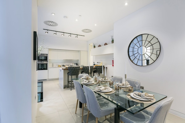 Deluxe Apartment | In-room dining