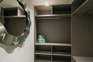 Deluxe Apartment | 3 bedrooms, iron/ironing board, cribs/infant beds, free WiFi - Urban Chic - Chiltern and Baker (London)