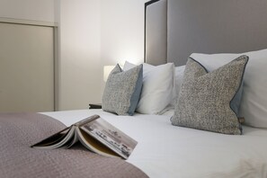 3 bedrooms, iron/ironing board, cots/infant beds, free WiFi - Urban Chic - Chiltern and Baker (London)