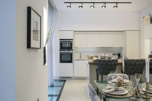 Deluxe Apartment | In-room dining