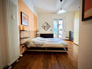Apartment, Kitchen | 2 bedrooms, desk, iron/ironing board, free cribs/infant beds - Lussuosa Dimora Fiumara (Genoa)