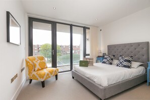Deluxe One Bedroom Apartment with Balcony | In-room safe, iron/ironing board, cribs/infant beds, free WiFi - Urban Chic - Portobello (London)