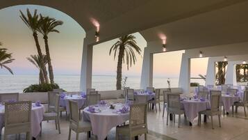 4 ravintolaa, joissa tarjoillaan lounas; kansainvälinen keittiö