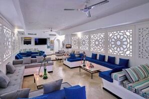 Coffee shop - Hari Club Beach Resort  (Aghir)