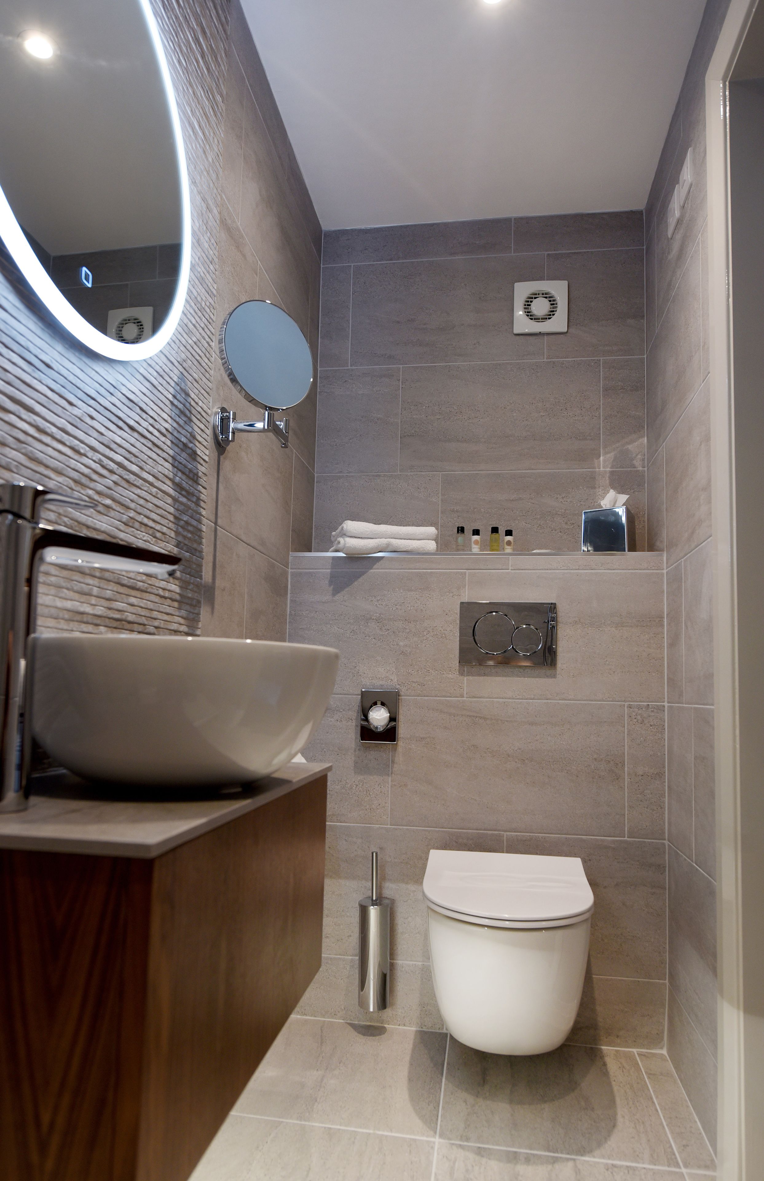 shower, rainfall showerhead, free toiletries, hair dryer