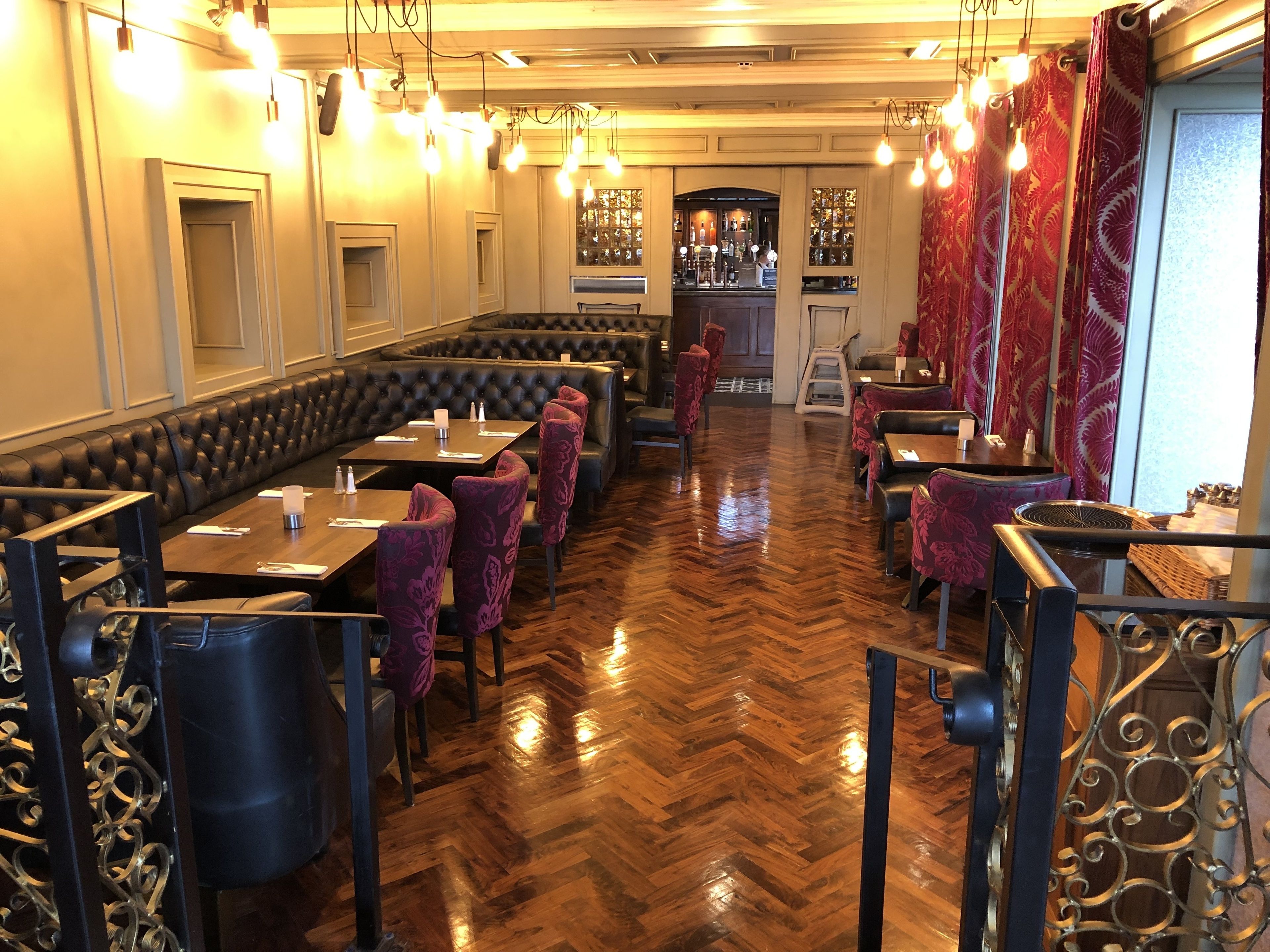 2 restaurants, breakfast served