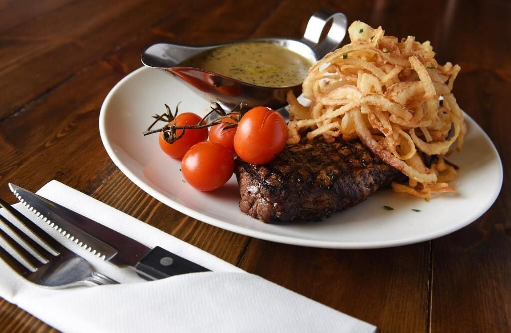 2 restaurants, breakfast served