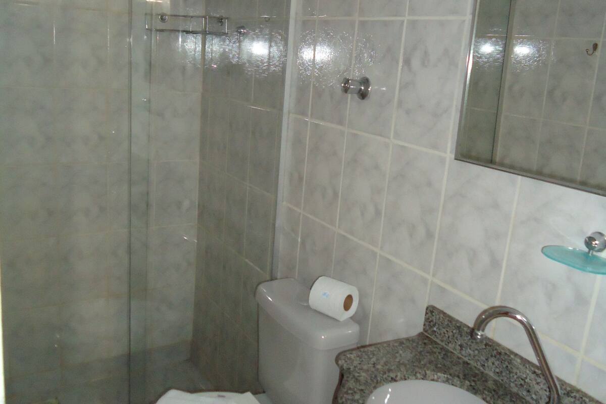 standard triple room | bathroom | shower, free toiletries, hair dryer, towels
