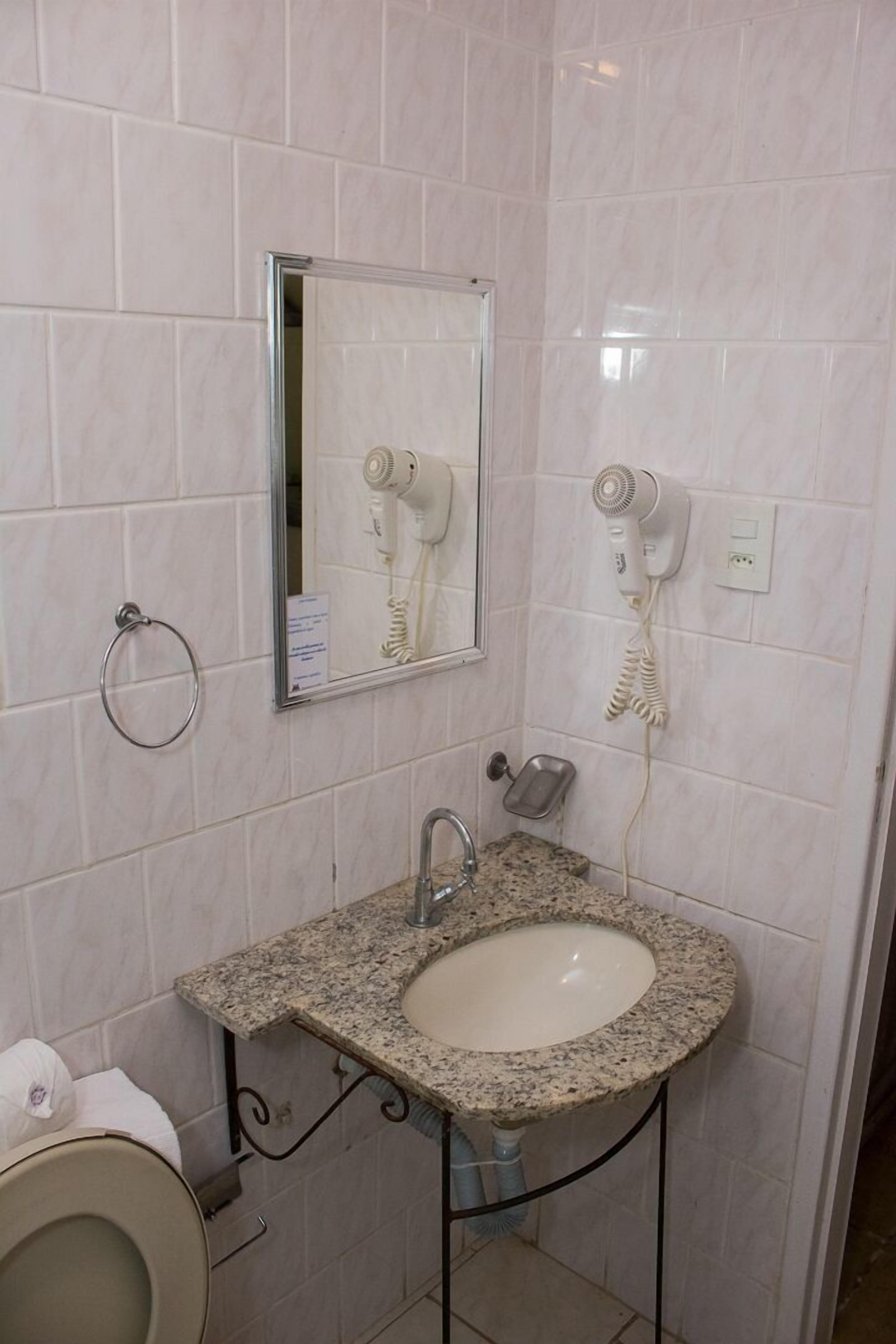 standard apartment (plus) | bathroom | shower, free toiletries, hair dryer, towels