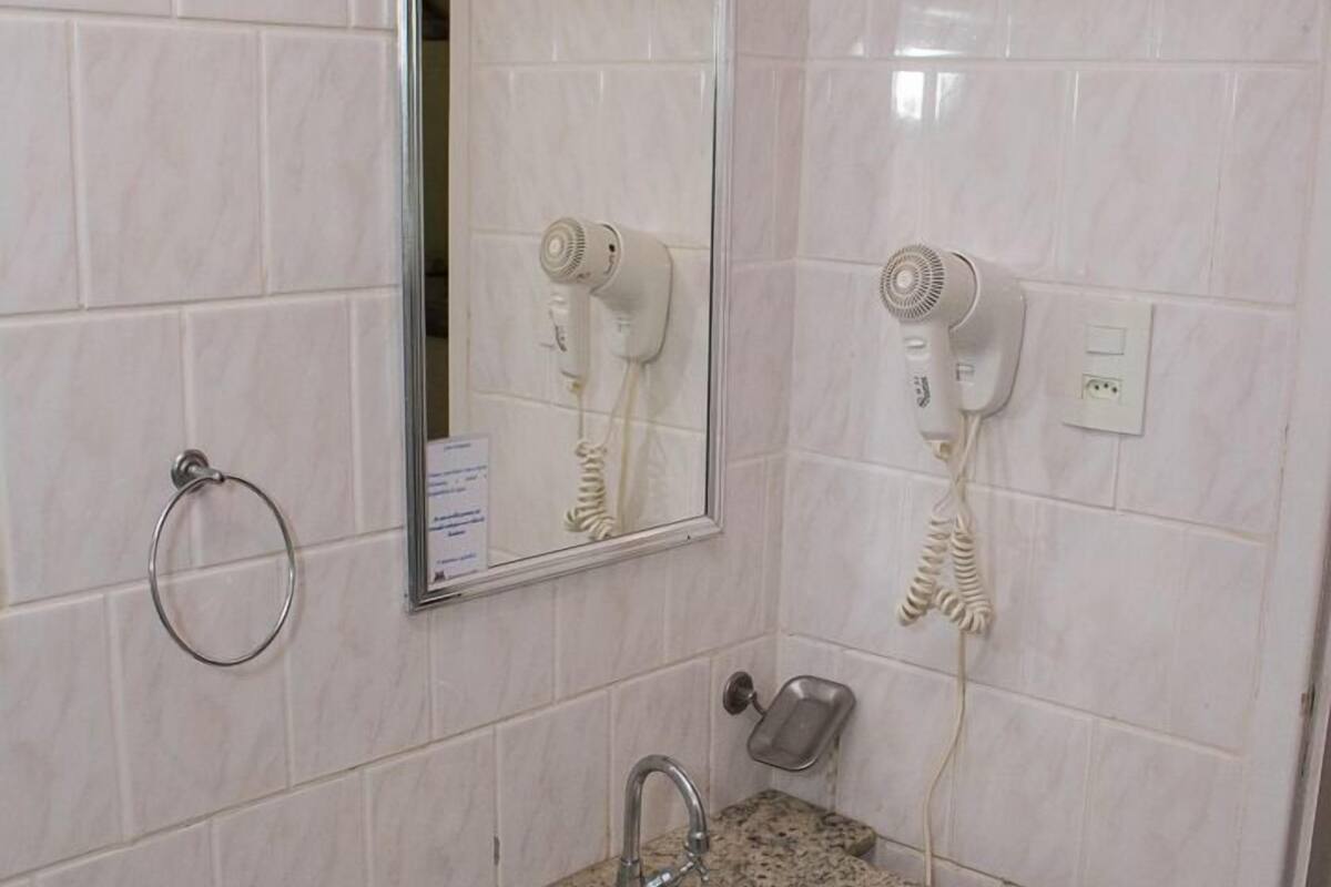 standard apartment (plus) | bathroom | shower, free toiletries, hair dryer, towels