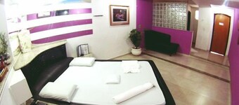 Flamboyant Motel - Adults Only
