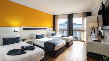 Tremannsrom – superior | Sengetøy av topp kvalitet, minibar, safe på rommet og skrivebord