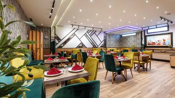 Déjeuner et dîner servis sur place