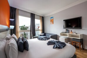 Phòng đôi Superior | Bộ đồ giường cao cấp, minibar, két bảo mật tại phòng, bàn 