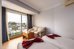 Suite familiar, 2 habitaciones | Ropa de cama de alta calidad y minibar 